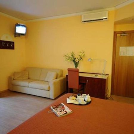 Hotel Al Sole - Enjoy Holiday Cavaion Veronese Ngoại thất bức ảnh