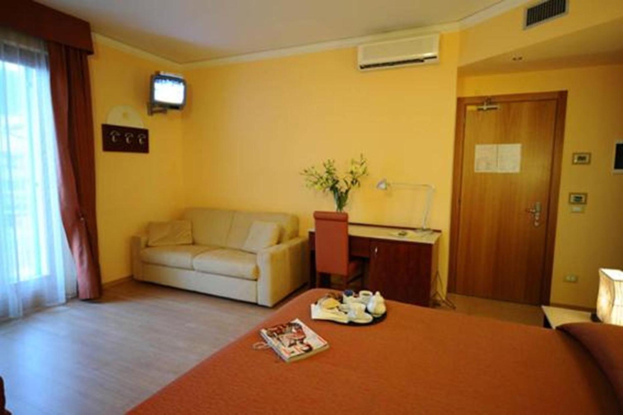 Hotel Al Sole - Enjoy Holiday Cavaion Veronese Ngoại thất bức ảnh